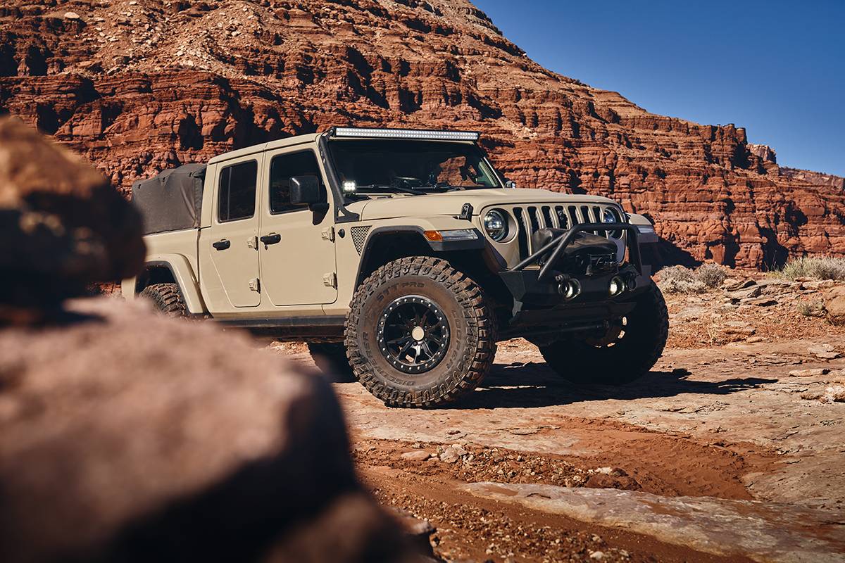 DISCOVERER STT PRO® 装着 — ベージュJeep Gladiator モアブ